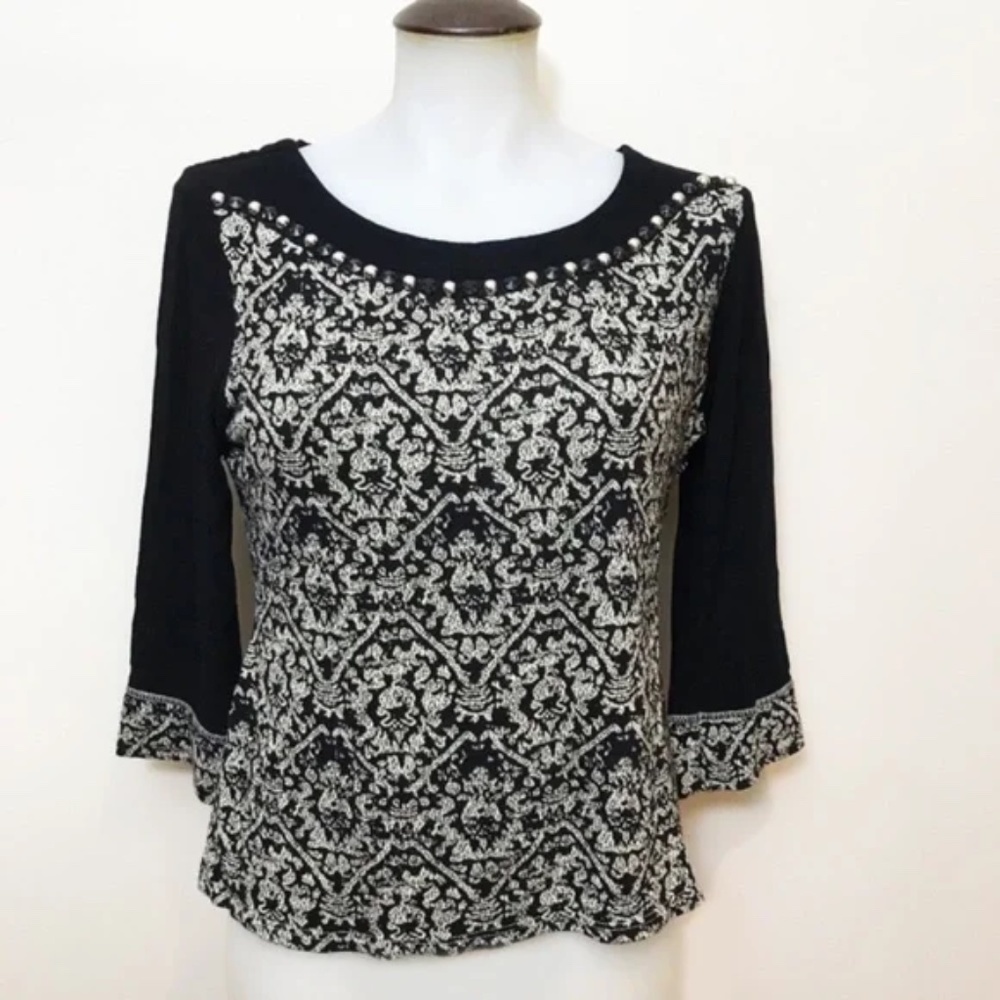 Stylized fashion top with studs 🤍